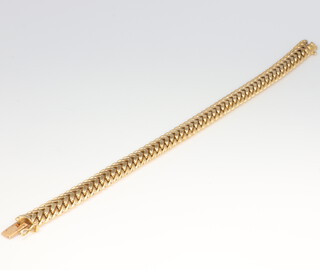 An 18ct yellow gold flat link bracelet 40.5 grams, 19.5cm in length 