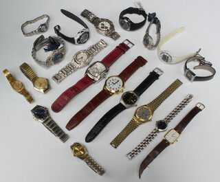 A gentleman's vintage Smiths Empire wrist watch and minor wrist watches 