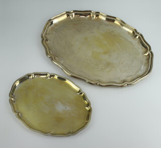 An 835 standard scalloped oval tray 36cm, a ditto 23cm, 762 grams 