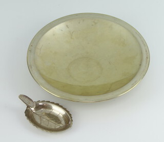 A circular 800 standard shallow dish together with a 835 standard leaf ashtray, 134 grams 