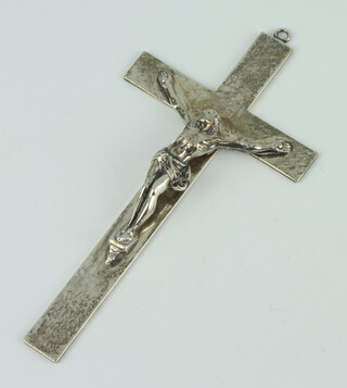 A silver crucifix, maker Goldsmiths and Silversmiths Co. Ltd. London 1935, 16cm, 104 grams 