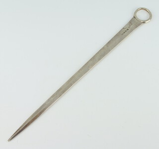 A George III silver skewer London 1809, 100 grams, 31cm 