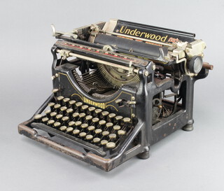 An Underwood Low's manual typewriter