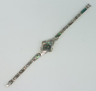 A shell mounted silver bracelet 19cm 