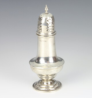 A silver Edwardian sugar shaker of Queen Anne design, 112 grams Birmingham 1910, 16cm, maker Gorham Manufacturing Company Ltd., 16cm 