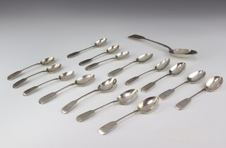 A Victorian silver fiddle pattern tablespoon, London 1857, 15 teaspoons, 330gms