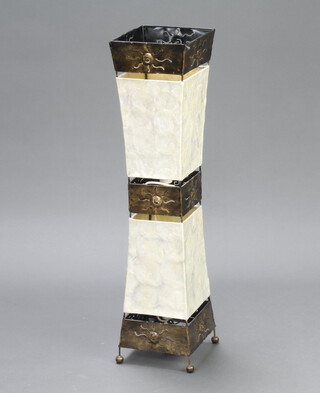 A metal table lamp in the form of a kite 18cm x 19cm x 18cm  