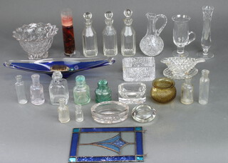 A free form glass dish and minor glassware