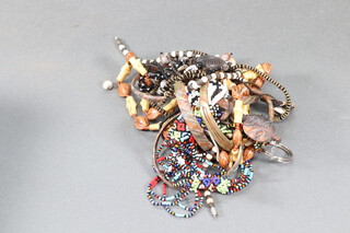 Minor costume jewellery 
