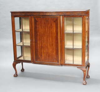 A mahogany Chippendale style serpentine fronted display cabinet with blind fretwork carving, centre panel door and glazed doors, raised on cabriole supports, claw and ball feet 125cm h x 137cm w x 40cm d  (some scratches to the top) 