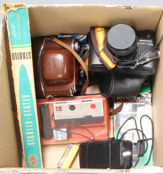 A Pratika camera and a 1:2.8F=28 mm mg lens, a Pratika 2.8/125mc Pentacon lens, a Pratika 1:18F=50mm lens etc