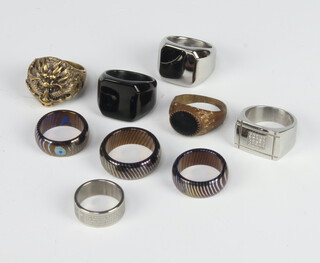 Nine gentleman's vintage rings 