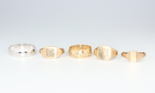 Five 9ct gold rings, sizes E, E, U, U and U, 10 grams 
