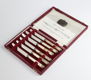 An Edwardian silver vesta rubbed marks, a cased set of 6 butter knives with silver handles 