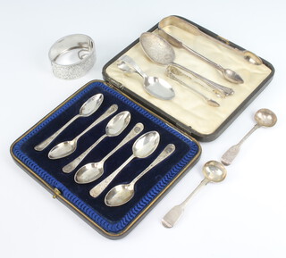 A cased set of silver coffee spoons with engraved decoration Sheffield 1916 and minor other cutlery, 234 grams 