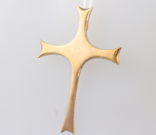 A 9ct yellow gold cross pendant, 7cm x 4cm, 7 grams 
