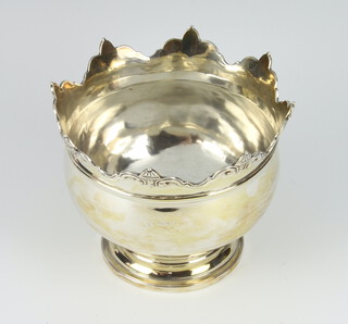 An Edwardian silver rose bowl with fancy rim, London 1902, 13cm, 234 grams 