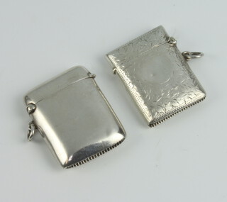 Two Edwardian silver vestas Birmingham 1903 and 1906, gross weight 48 grams 