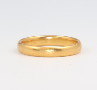 A 22ct yellow gold wedding band size O, 4 grams