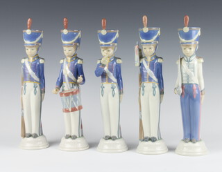 Five Lladro models of soldiers 30cm 
