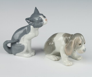 A Lladro figure of a seated cat 5113 14cm, a ditto of a hound 7cm 