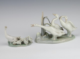 A Lladro group of 3 geese 20cm, a ditto group of a goose and goslings 12cm 