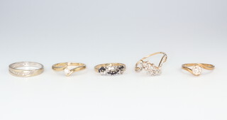 Five 9ct yellow gold gem set rings sizes O, O, P, P and P, 10 grams
