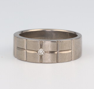 A gentleman's titanium wedding band set with a brilliant cut diamond, approx. 0.05ct, size P, 4 grams