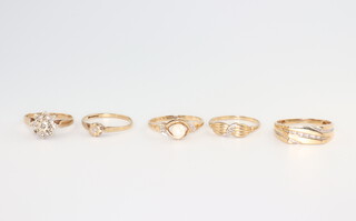 Five 9ct gold gem set rings sizes M, M, M, M and R, 8 grams 
