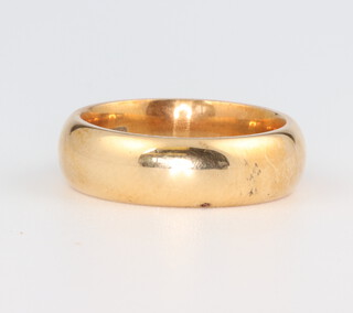 An 18ct yellow gold wedding band 8.6 grams, size K