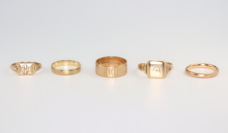 Five 9ct yellow gold rings sizes B, B, B, M and N 10.5 grams
