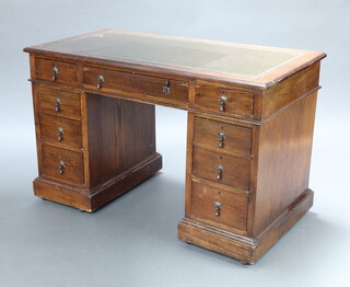 An Edwardian oak desk with green inset writing surface above 1 long and 8 sort drawers 84cm h x 121cm w x 62cm d 