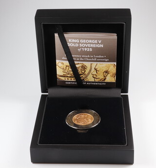 A King George V gold sovereign 1925, boxed and with certificate 