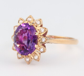 A 9ct yellow gold oval amethyst and seed pearl ring 3.5 grams, size P 