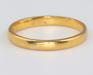 A 22ct yellow gold wedding band 3.2 grams, size O