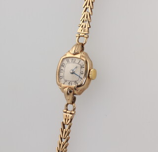 A lady's 9ct yellow gold wristwatch on a ditto bracelet, gross weight 14.2 grams 