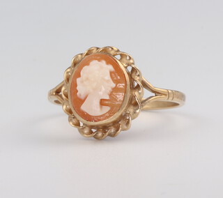 A 9ct yellow gold cameo ring 2.7 grams, size Q 