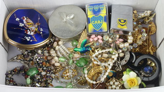 A collection of minor vintage costume jewellery including a compact etc