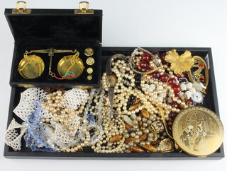 A collection of minor vintage and other costume jewellery