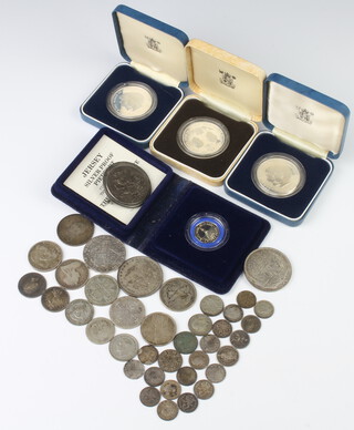 A Victorian crown 1887 in a silver mount as a brooch, 3 silver commemorative proof crowns and minor coinage