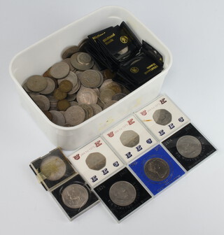 A quantity of decimal coinage including commemorative crowns 