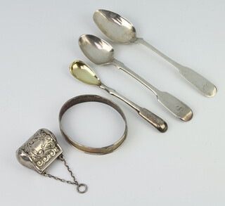 A silver miniature purse, a bangle, 2 teaspoons and a mustard spoon, 58 grams