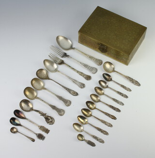 A quantity of 830 standard spoons, 296 grams, contained in a brass box  