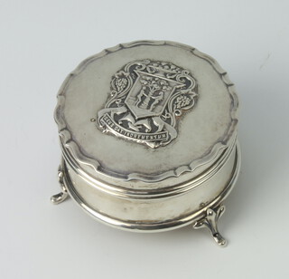 A circular silver trinket box with armorial, Birmingham 1931, 6cm, gross weight 38 grams 