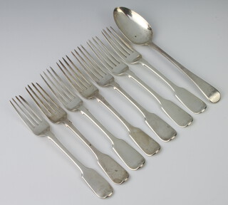 Six Victorian silver fiddle pattern table forks London 1841, a similar ditto and a table spoon, 564 grams