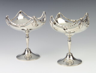 A pair of Edwardian silver tazzas with pierced swag handles London 1910, 358 grams, 13cm 