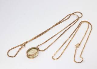 Two 9ct yellow gold necklaces 44cm and 54cm, together with a gold mounted pendant, gross weight 13.7 grams 