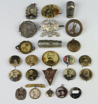 A collection of South African Boer War and First World War badges and pins 