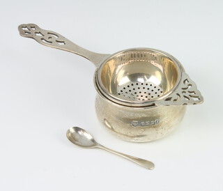 An Art Deco tea sugar strainer, Birmingham 1938, together with a silver holder and spoon, 80gms