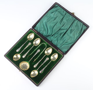 A set of silver lily pattern coffee spoons, nips and sifter spoon, Birmingham 1903, 58gms 